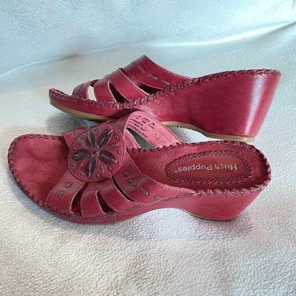 EUC Hush Puppies Red/Burgundy Leather Slip-on Sandals Size 5 - Picture 5 of 9